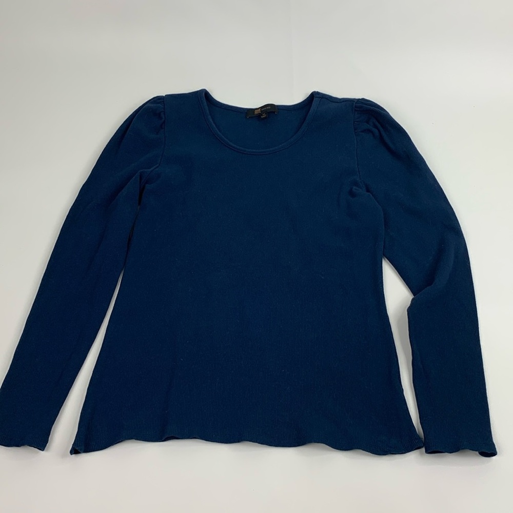 Frye Long sleeve top shirt Ruffled Sleeve Navy Blue Size Medium with stretch EUC